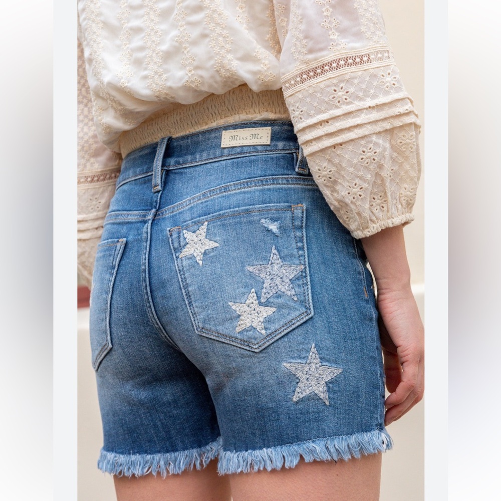 NWT Miss Me Blue Denim Star-Patterned Shorts Size 25 - Picture 2 of 6